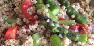 Pyszna sałatka ze szparagami