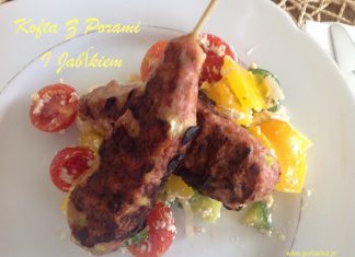 Kofta Z Porami Jabłkiem I Sałatką Pasterską