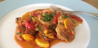 Filety Z Udka Kurczaka Z Żółtą Cukinią i Pieczarkami