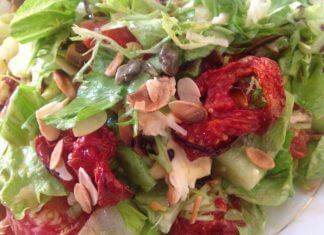 Sałata Z Pieczonych Pomidorów I Sera