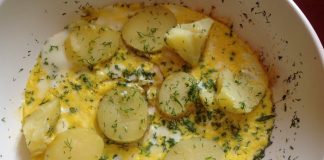Przepis na omlet z ziemniakami i świeżutkim koperkiem