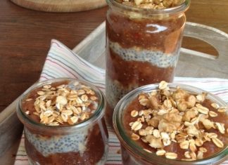 Deser jabłkowy z ziarenkami chia, cynamonem i orzechami (bez mąki i cukru!)