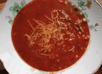 Rozgrzewająca zupa minestrone ze szpinakiem i kaszą jaglaną (przepis)