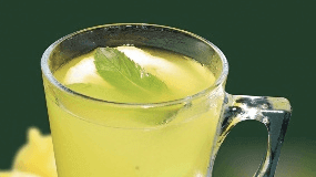 10 powodów, aby zrobić detox wodą z cytryną z dodatkiem ostrej papryki