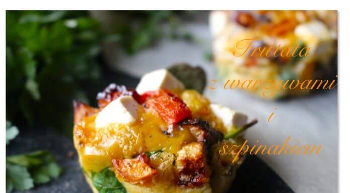 FRITTATA Z MARCHEWKĄ, SZPINAKIEM I ODROBINĄ SERA FETA