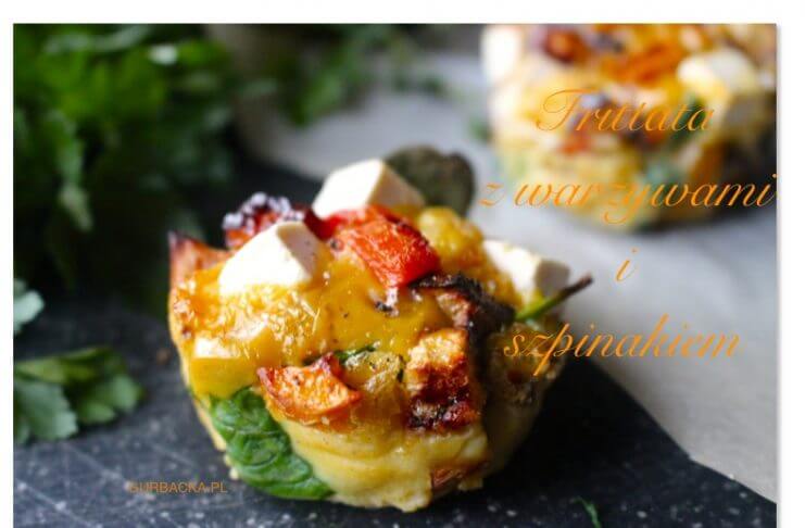 FRITTATA Z MARCHEWKĄ, SZPINAKIEM I ODROBINĄ SERA FETA