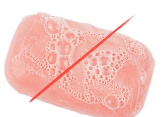 TO MYDŁO ZABURZA RÓWNOWAGĘ HORMONALNĄ, PRZYSPIESZA STARZENIE SKÓRY, ZWIĘKSZA ODPORNOŚĆ NA ANTYBIOTYKI.