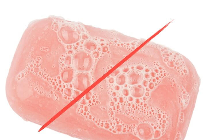 TO MYDŁO ZABURZA RÓWNOWAGĘ HORMONALNĄ, PRZYSPIESZA STARZENIE SKÓRY, ZWIĘKSZA ODPORNOŚĆ NA ANTYBIOTYKI.