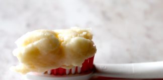 5 powodów aby używać oleju kokosowego zamiast pasty do zębów