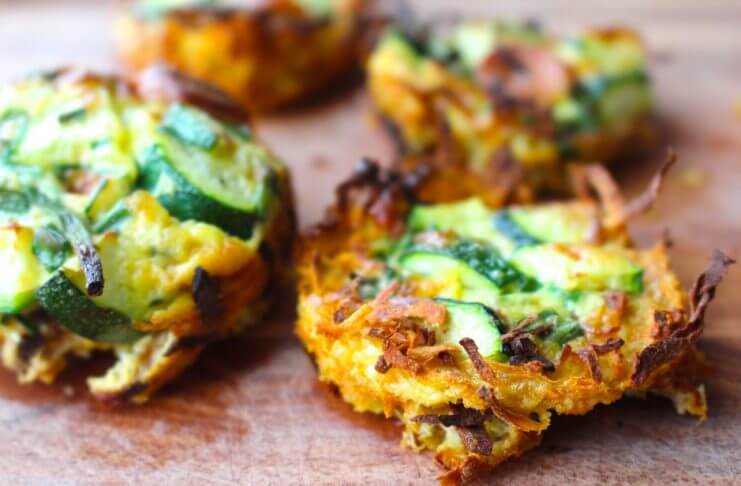 TARTE ZIEMNIAKI Z JAJKIEM KIEŁBASĄ I CUKINIĄ