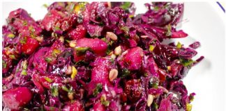 SURÓWKA Z CZERWONEJ KAPUSTY Z JABŁKIEM