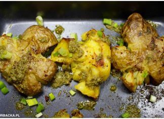 Chrupiące pieczone ziemianki z pesto z bazylii i oliwy z oliwek