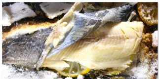 Pstrąg pieczony w soli