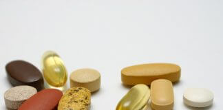 Jakie suplementy przyjmować w niedoczynności tarczycy i Hashimoto?