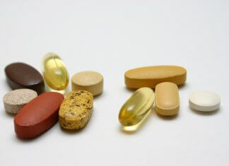 Jakie suplementy przyjmować w niedoczynności tarczycy i Hashimoto?