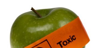 Te roślinne produkty mają najwięcej chemii! Unikaj ich lub zastosuj tę metodę na usunięcie pestycydów