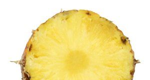 Dlaczego warto jeść ananasy?