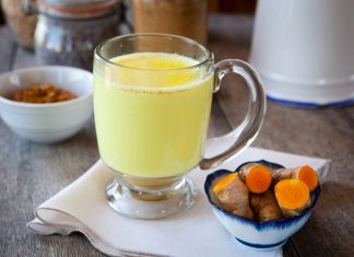 Woda z kurkumą i cytryną – jak działa na Twój organizm?