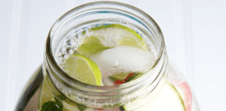 Dlaczego trzeba pić wodę mineralną codziennie (nie tylko gdy odczuwasz pragnienie)