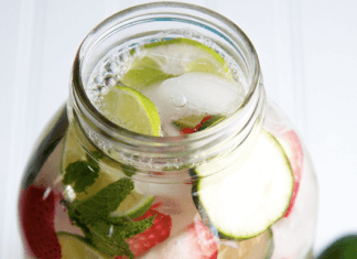 Dlaczego trzeba pić wodę mineralną codziennie (nie tylko gdy odczuwasz pragnienie)