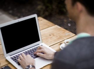 Czy siedzenie to taki sam nałóg jak palenie?