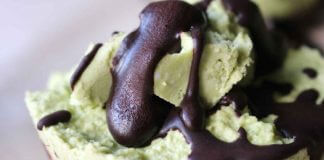 Przepis na kokosowe czekoladki z herbatą matcha bez pieczenia