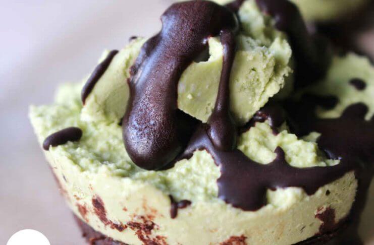 Przepis na kokosowe czekoladki z herbatą matcha bez pieczenia