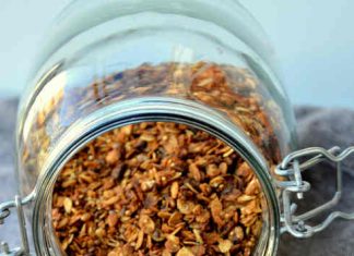 Nie masz pomysłu na śniadanie? Zrób granolę samodzielnie w domu! domowa granola