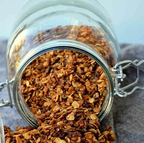 Nie masz pomysłu na śniadanie? Zrób granolę samodzielnie w domu! domowa granola