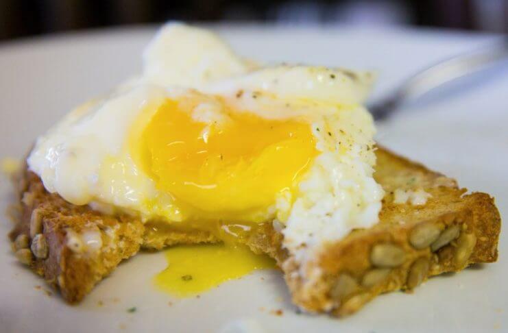 Jaki jest najzdrowszy sposób przyrządzania jajek i jak to zrobić zdrowo?