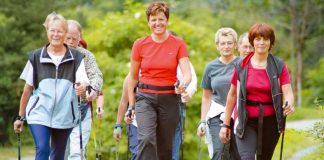 Chodzenie z kijkami, czyli czego potrzebujesz aby zacząć i cieszyć się z tego sportu?