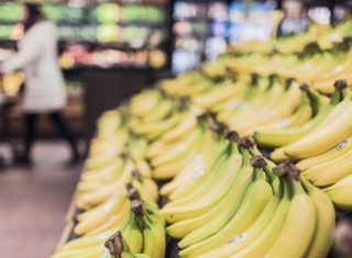 Jak wybierać zdrowe produkty i jakich błędów unikać przy zakupach?