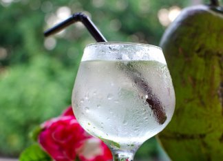 Czy wiesz, co może się zdarzyć, jeśli będziesz pić wodę kokosową przez 14 dni?