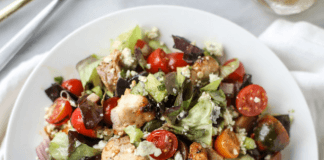 Sałatka z awokado, kurczakiem i pysznym sosem musztardowo-miodowym