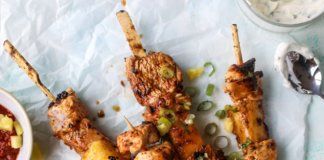 Szaszłyki chili z ananasem i kurczakiem