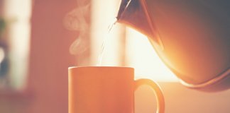 10 korzyści dla zdrowia z picia ciepłej wody.