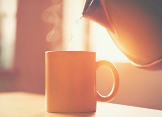 10 korzyści dla zdrowia z picia ciepłej wody.