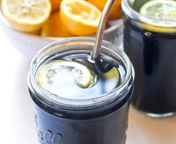 Czarna lemoniada na oczyszczanie organizmu?