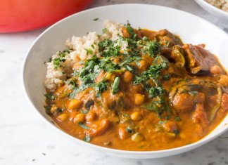 WARZYWNY GULASZ Z KOMOSĄ RYŻOWĄ