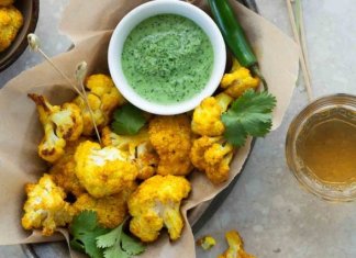 KALAFIOR Z KURKUMĄ I SOSEM CHUTNEY ZE ŚWIEŻEJ KOLENDRY