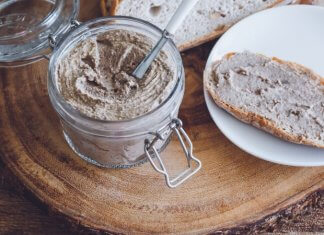 PASZTET Z SOCZEWICY I GRZYBÓW