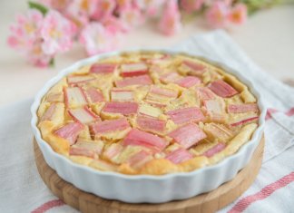 KOKOSOWA TARTA Z RABARBAREM