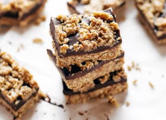 BATONIKI OWSIANE Z CZEKOLADĄ batoniki owsiane