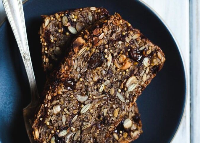 PRZEPIS NA CHLEB Z ZIARNAMI I CYNAMONEM