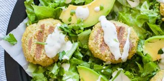 BEZGLUTENOWY FALAFEL Z SOSEM TAHINI