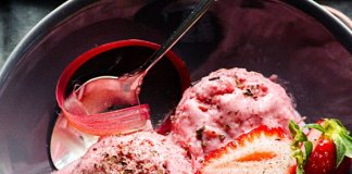 RABARBAR PRZEPISY NA PYSZNE DESERY lody z rabarbarem
