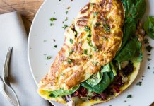 3 POMYSŁY NA OMLET Z WARZYWAMI omlet z warzywami na śniadanie