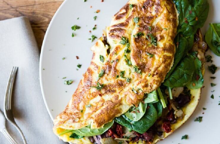 3 POMYSŁY NA OMLET Z WARZYWAMI omlet z warzywami na śniadanie