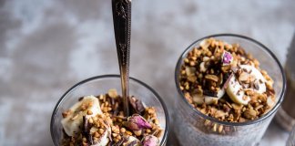 PUDDING CHIA Z BANANAMI, CZEKOLADĄ I KOKOSEM pudding chia z bananami