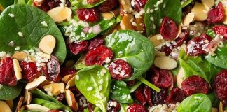 3 POMYSŁY NA SAŁATKI ZE SZPINAKIEM